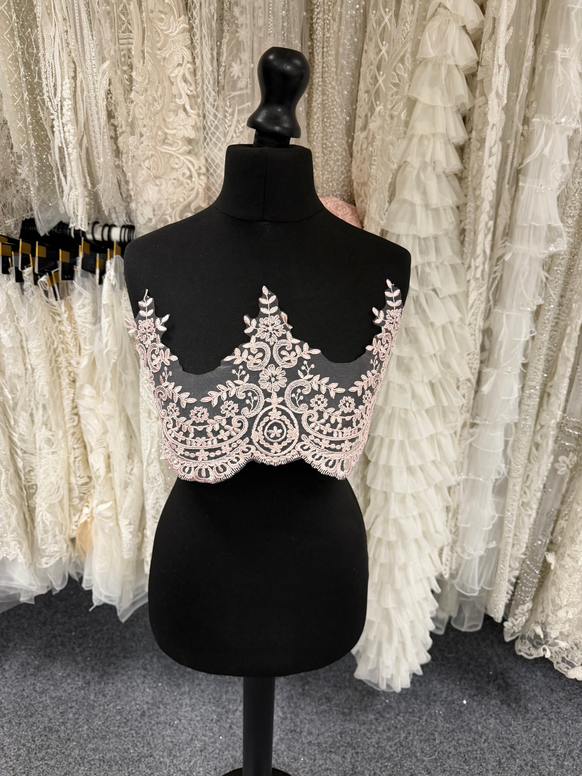 Dentelle Cordonnée Rose Ancienne - T623