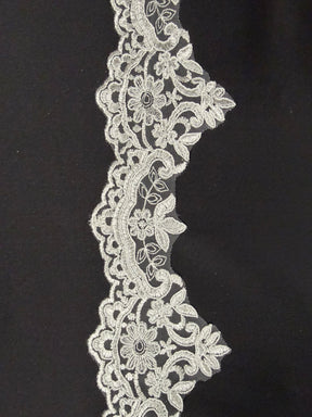 Passementerie en dentelle cordée ivoire - T727