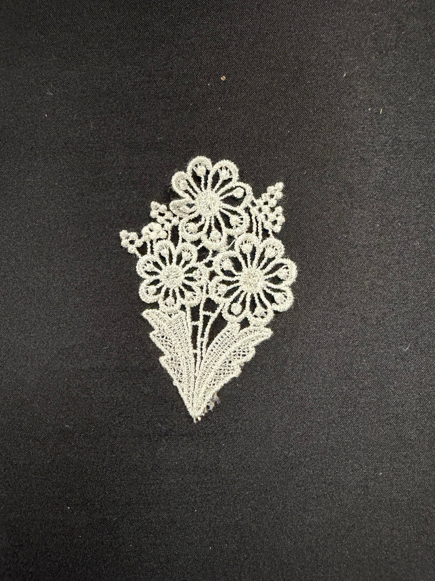 Bouquet floral en guipure ivoire - M23 (sachet de 25)