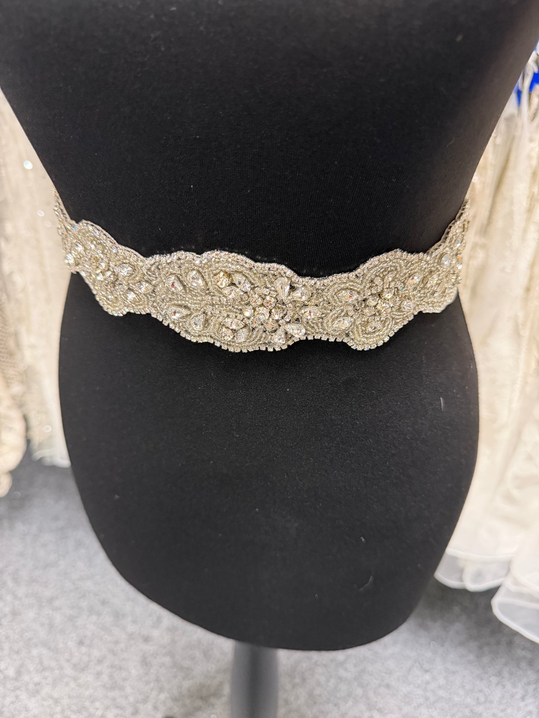 Bordure en perles pour robe - T162