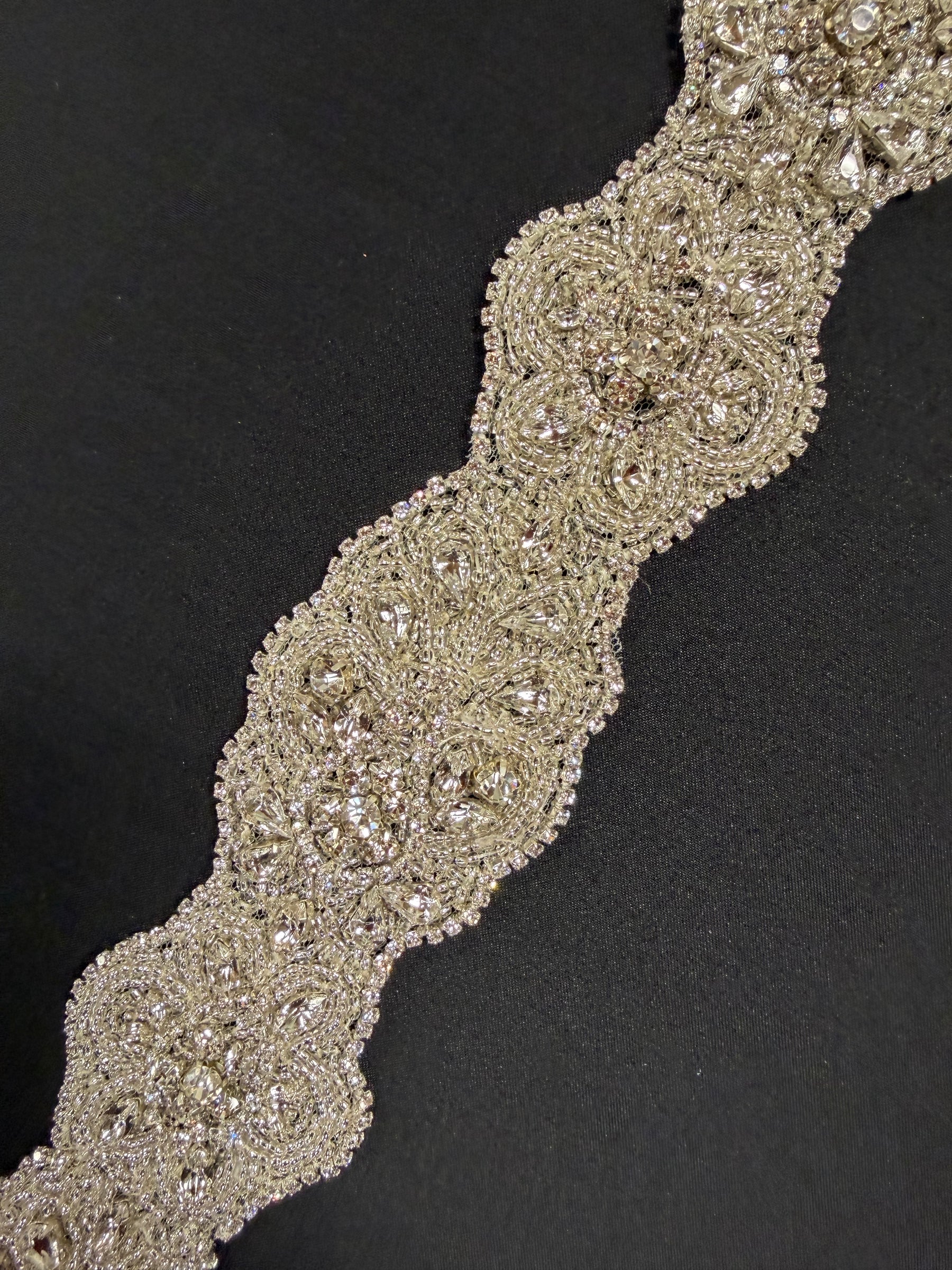 Bordure en perles pour robe - T162