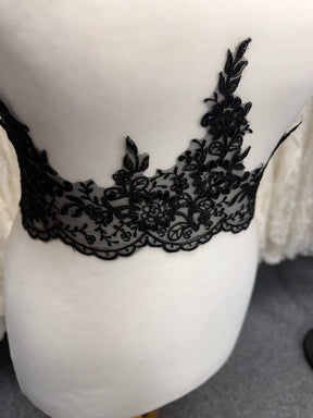 Passementerie en dentelle noire - T271