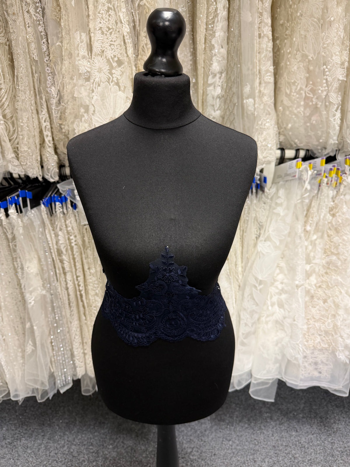 Galon de dentelle à cordonnet bleu marine - T623
