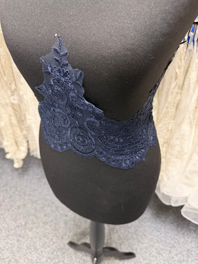Galon de dentelle à cordonnet bleu marine - T623