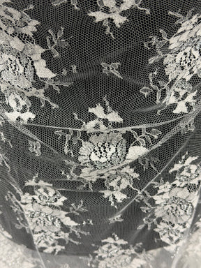 Dentelle Chantilly Ivoire & Argentée - P186