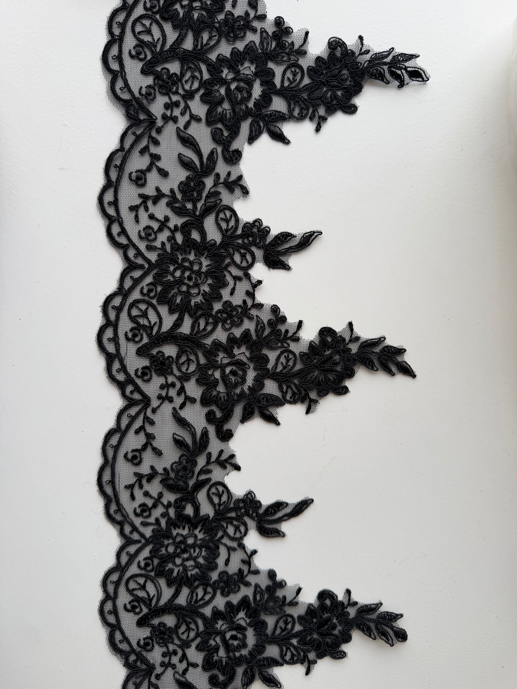 Passementerie en dentelle noire - T271