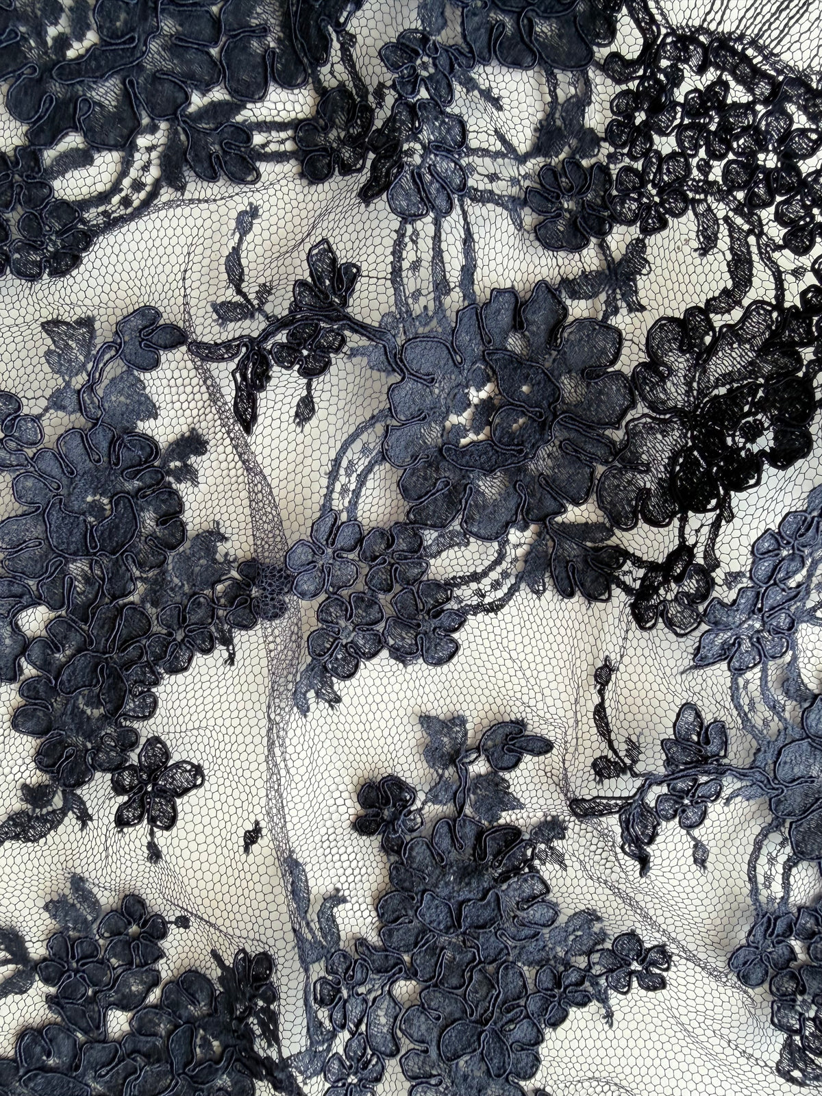 Dentelle de Chantilly à Cordonnet Bleu Marine - P237