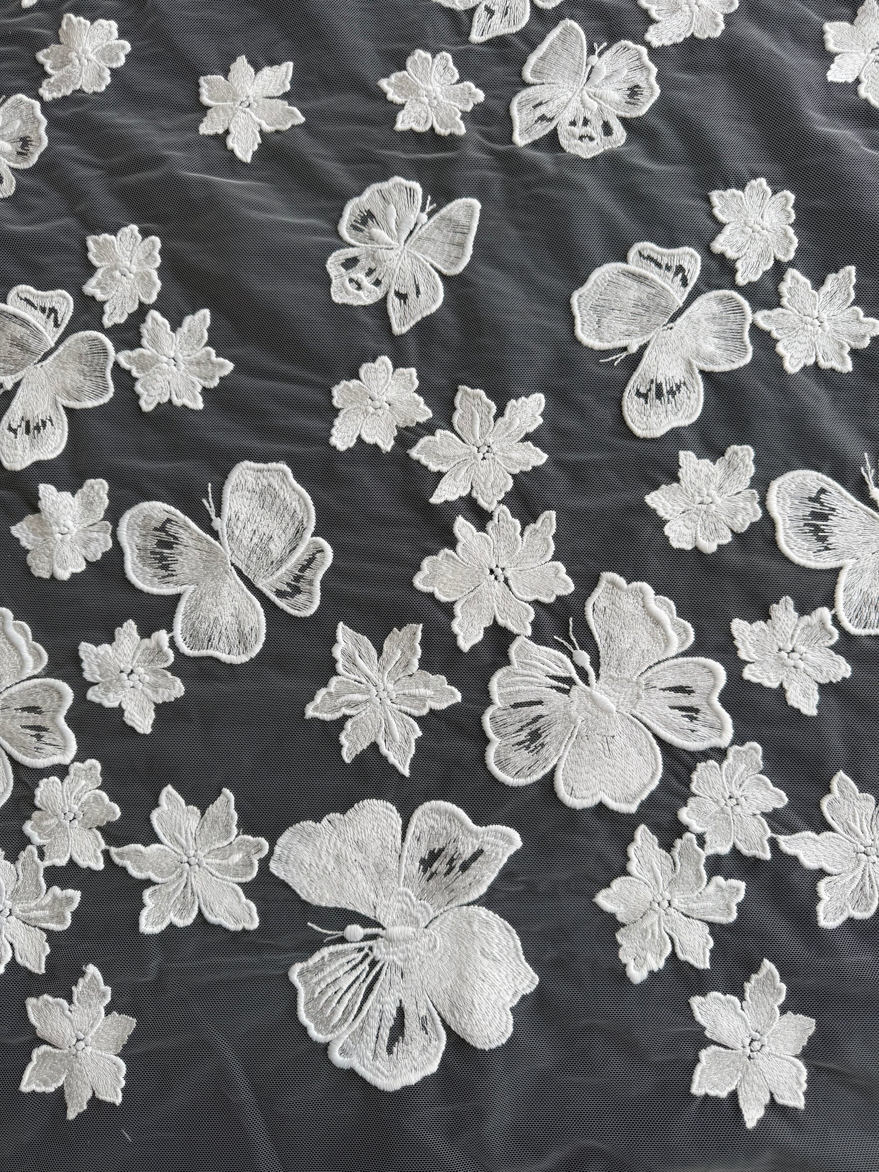 Dentelle brodée ivoire – EB5016