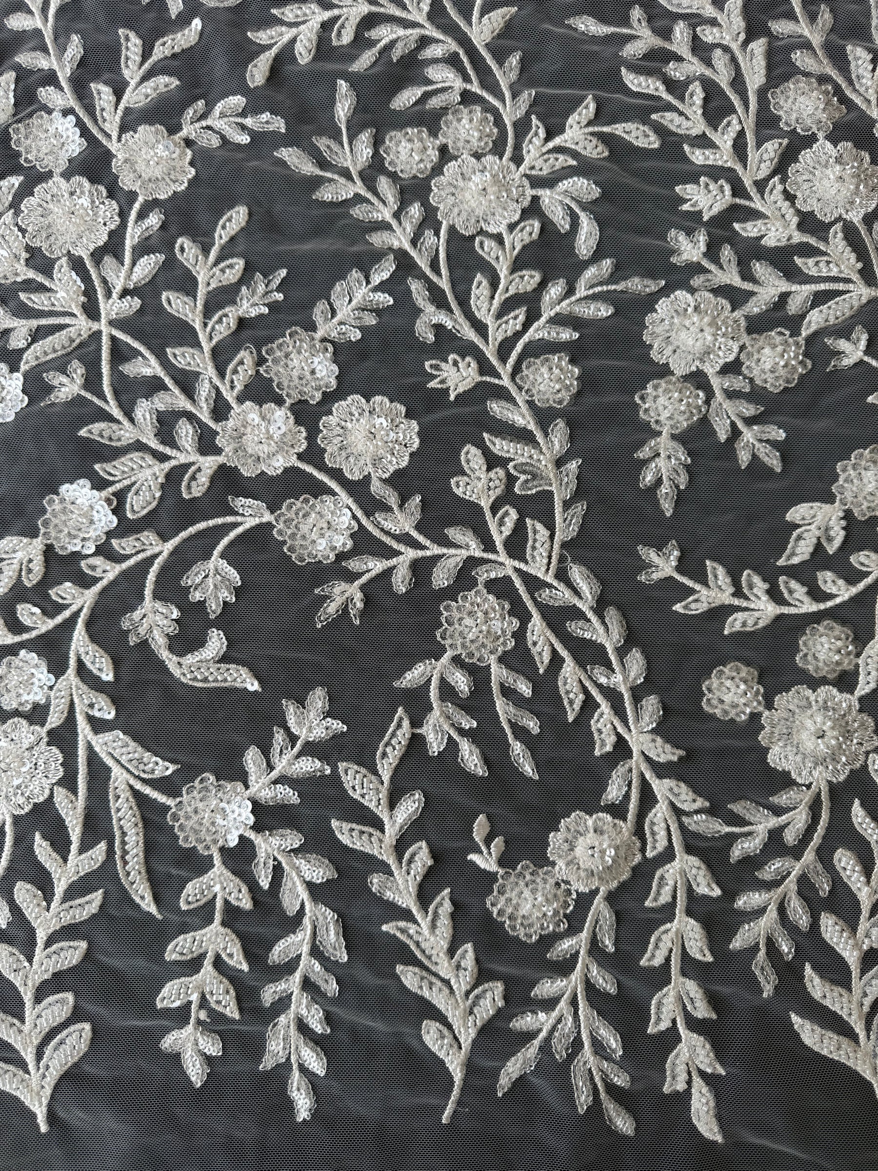 Tulle Brodé de Perles Ivoire - EB1097