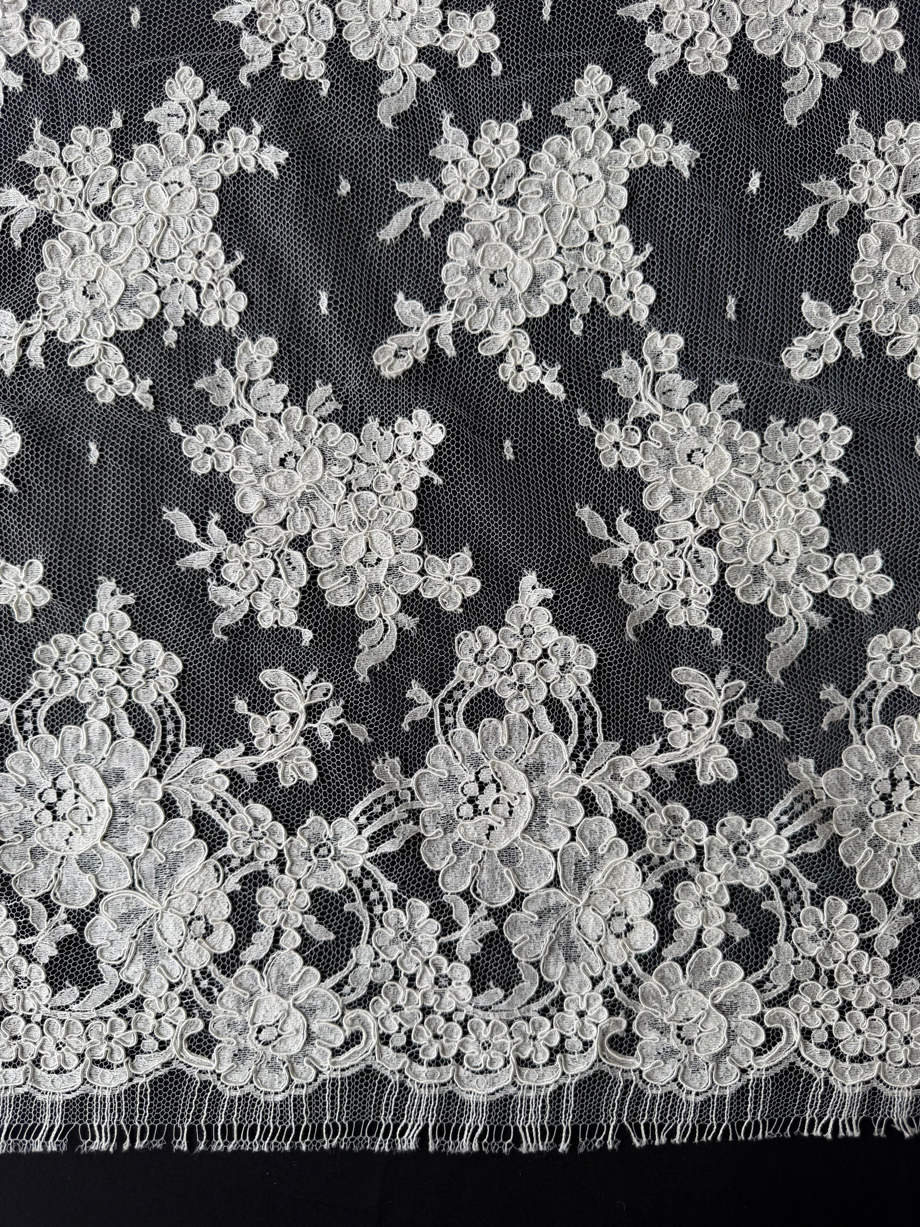 Dentelle Chantilly Cordonnée Ivoire - P237