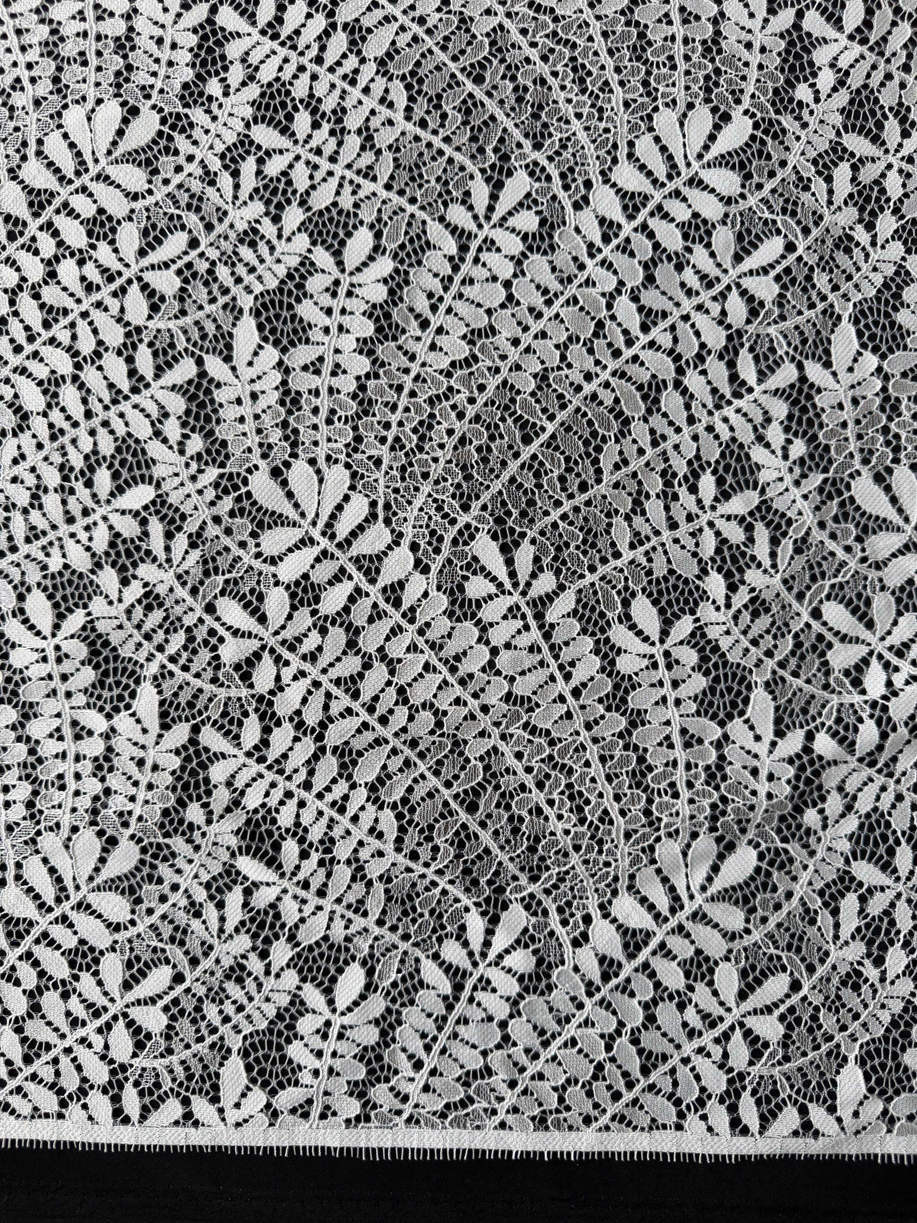 Dentelle à motif de feuilles ivoire - LA1007
