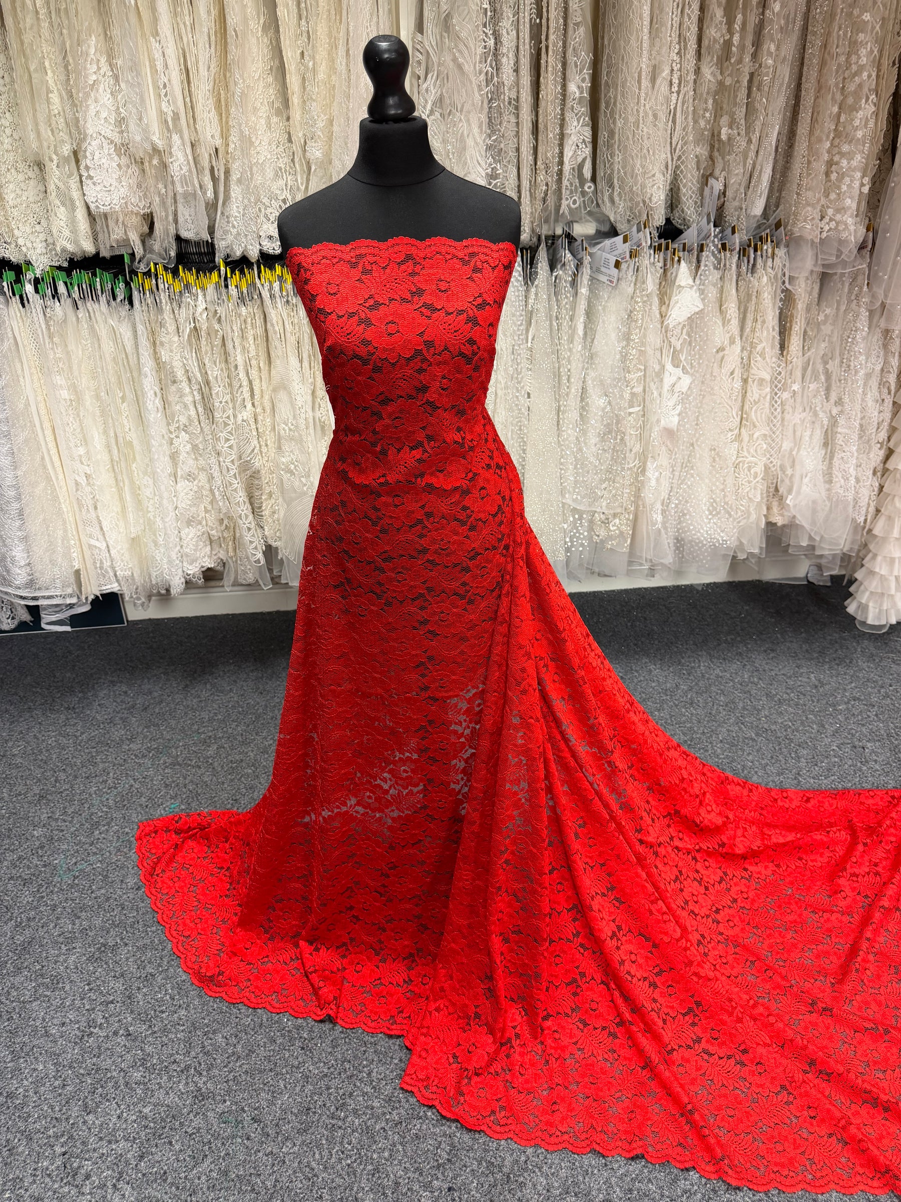 Dentelle florale rouge - P199