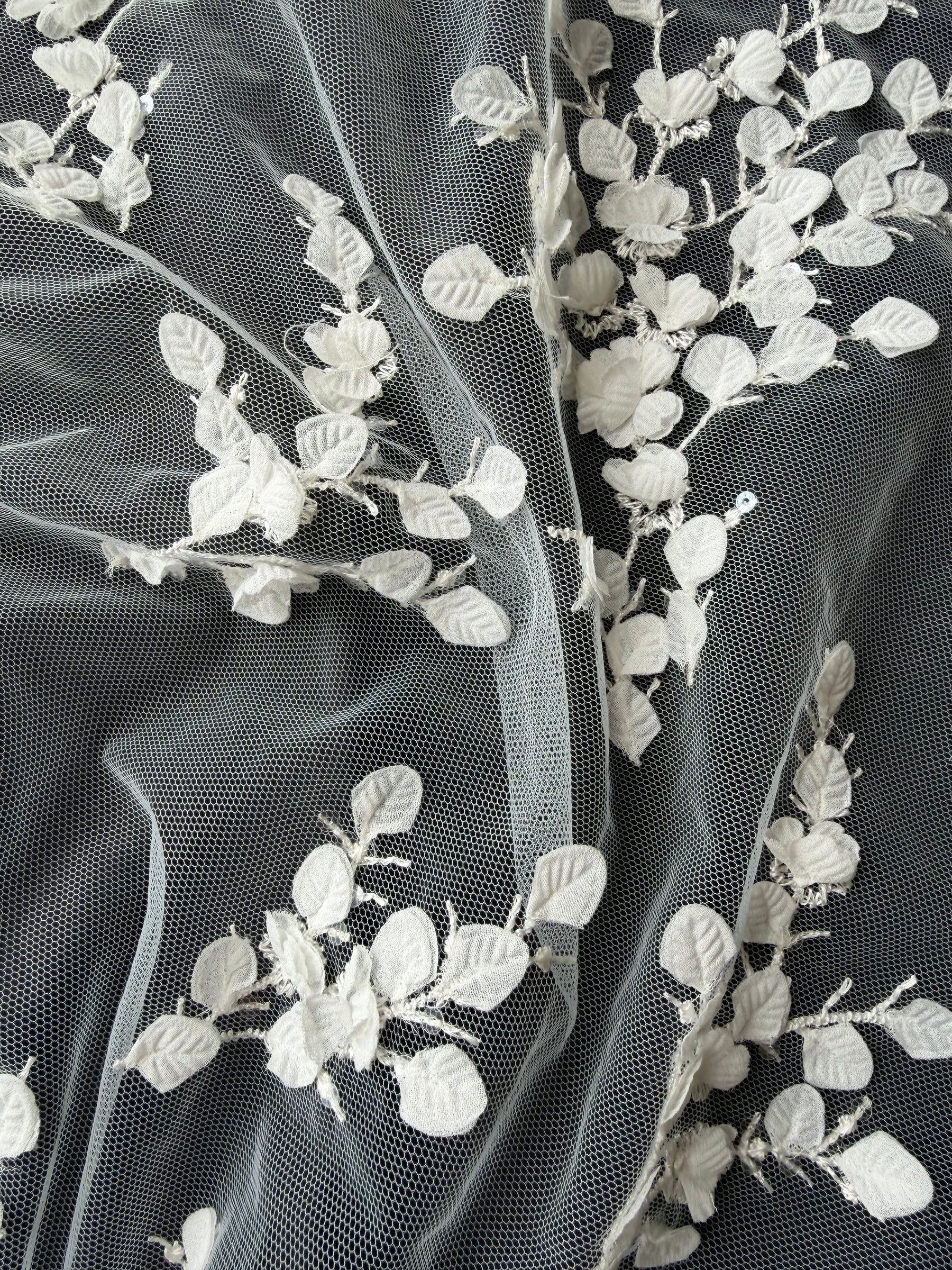 Tulle brodé de sequins ivoire – EB3005