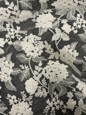 Dentelle brodée avec cordon ivoire italien - Paisley
