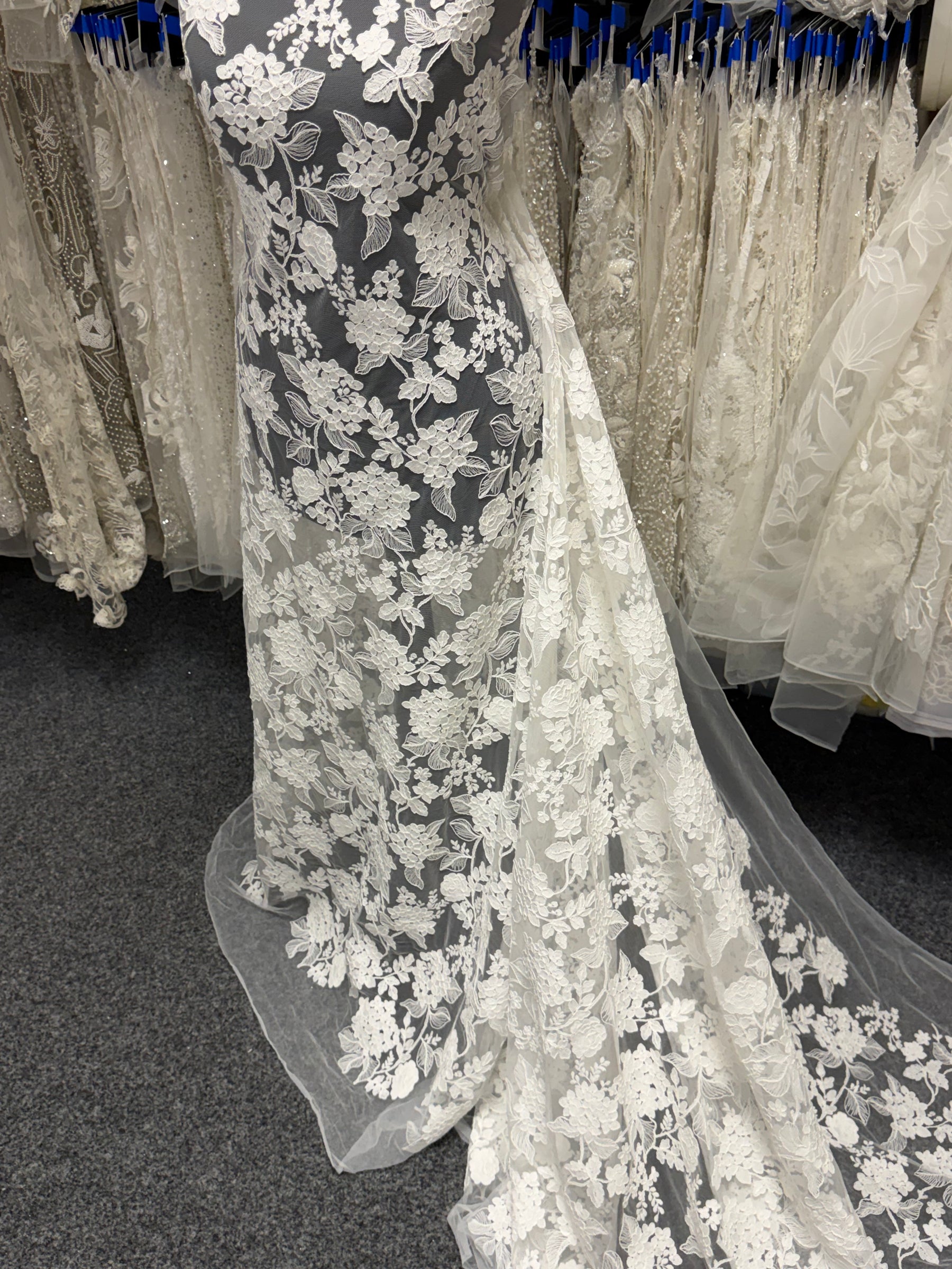 Dentelle brodée avec cordon ivoire italien - Paisley