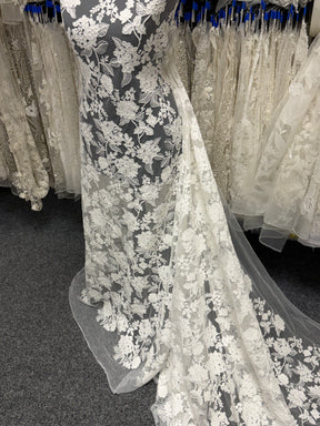 Dentelle brodée avec cordon ivoire italien - Paisley