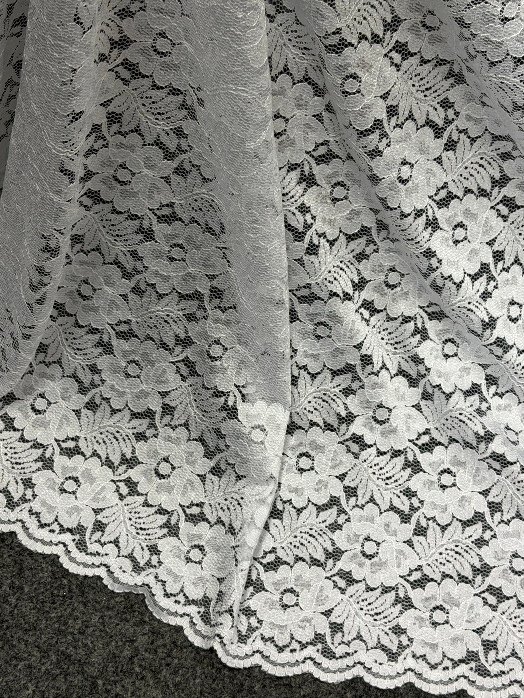 Dentelle florale blanche - P199