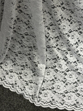 Dentelle florale blanche - P199