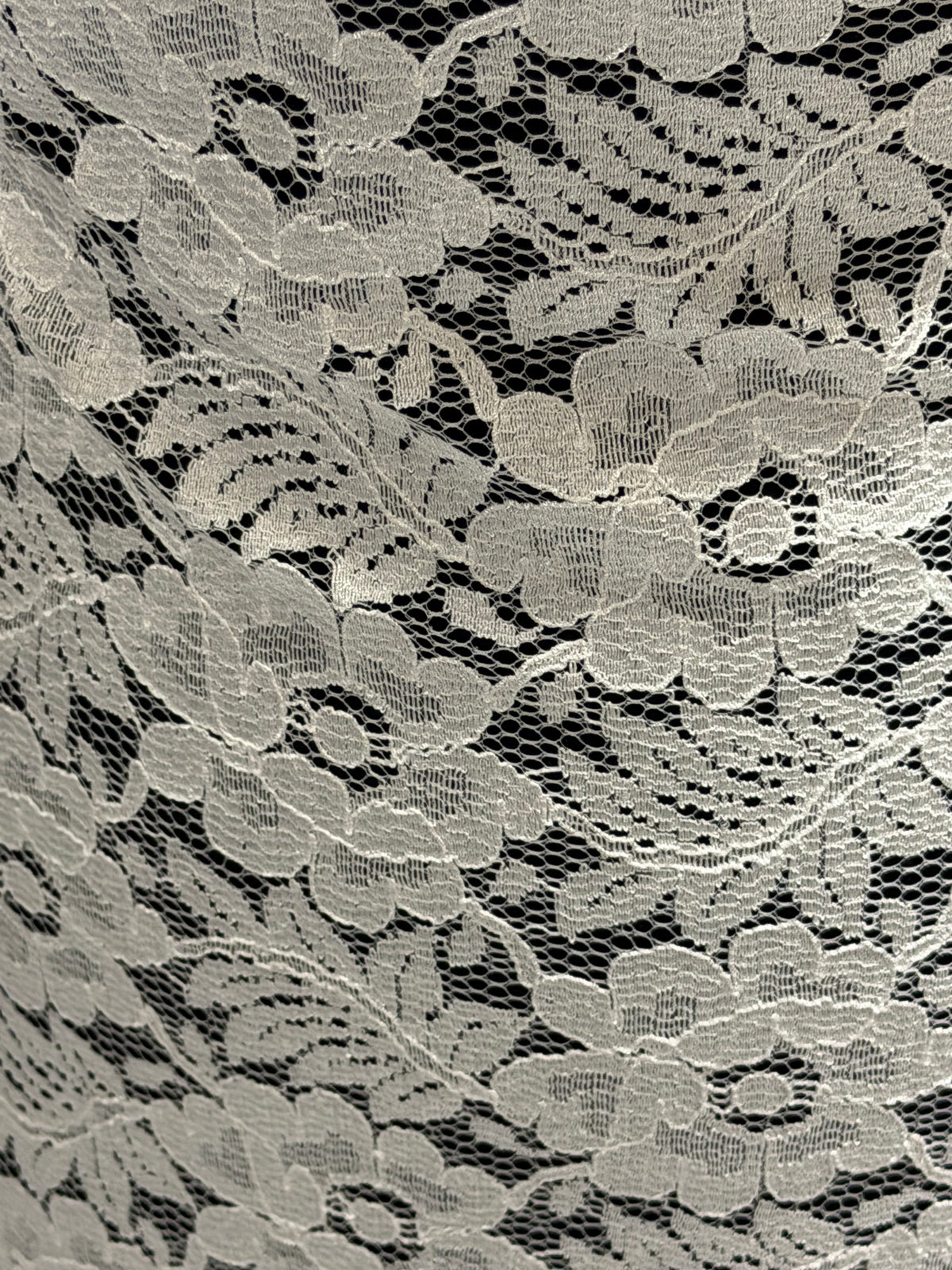 Dentelle florale ivoire pâle - P199