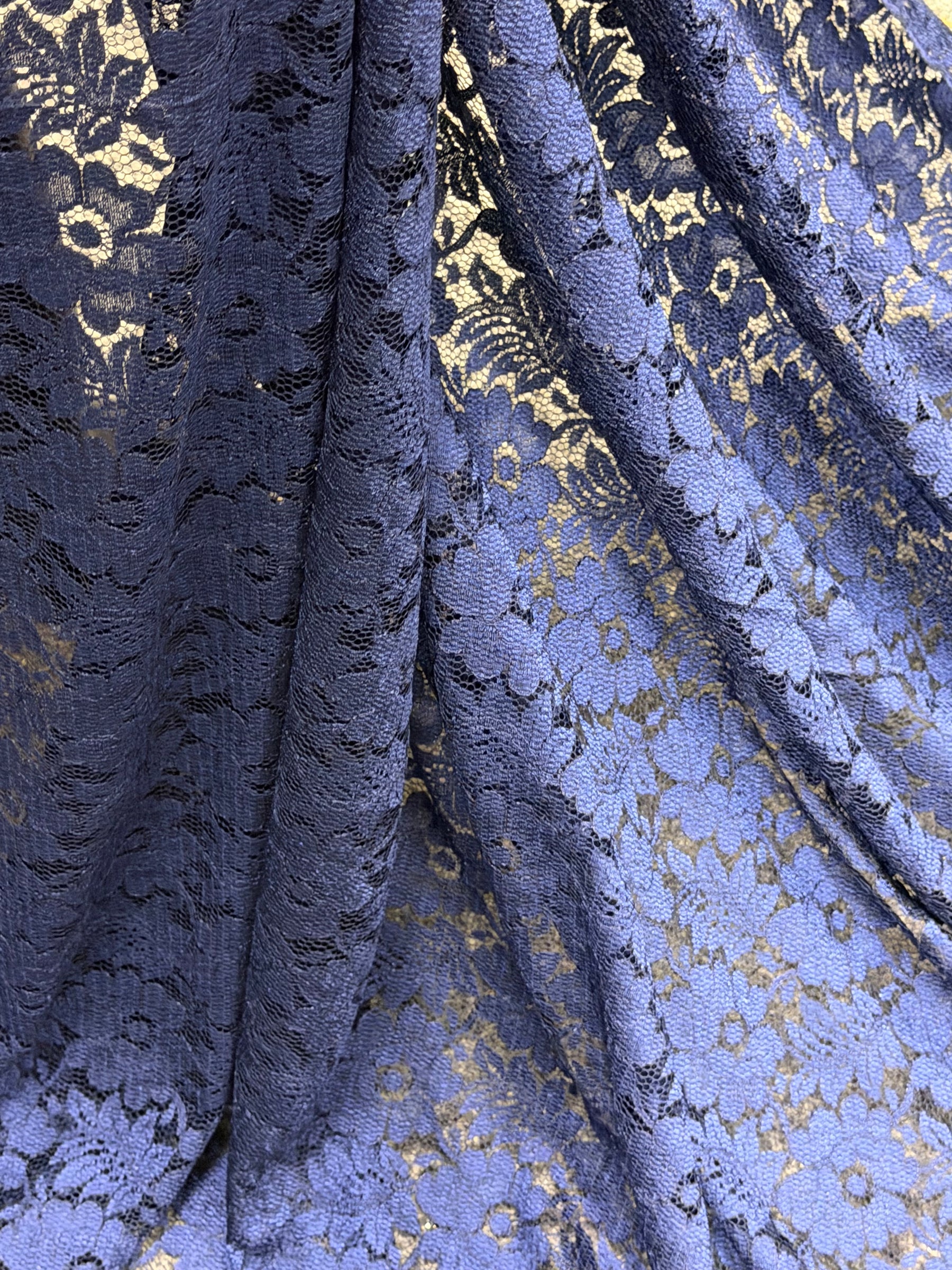 Dentelle fleurie bleu marine - P199