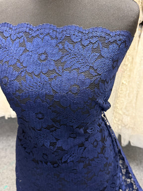 Dentelle fleurie bleu marine - P199