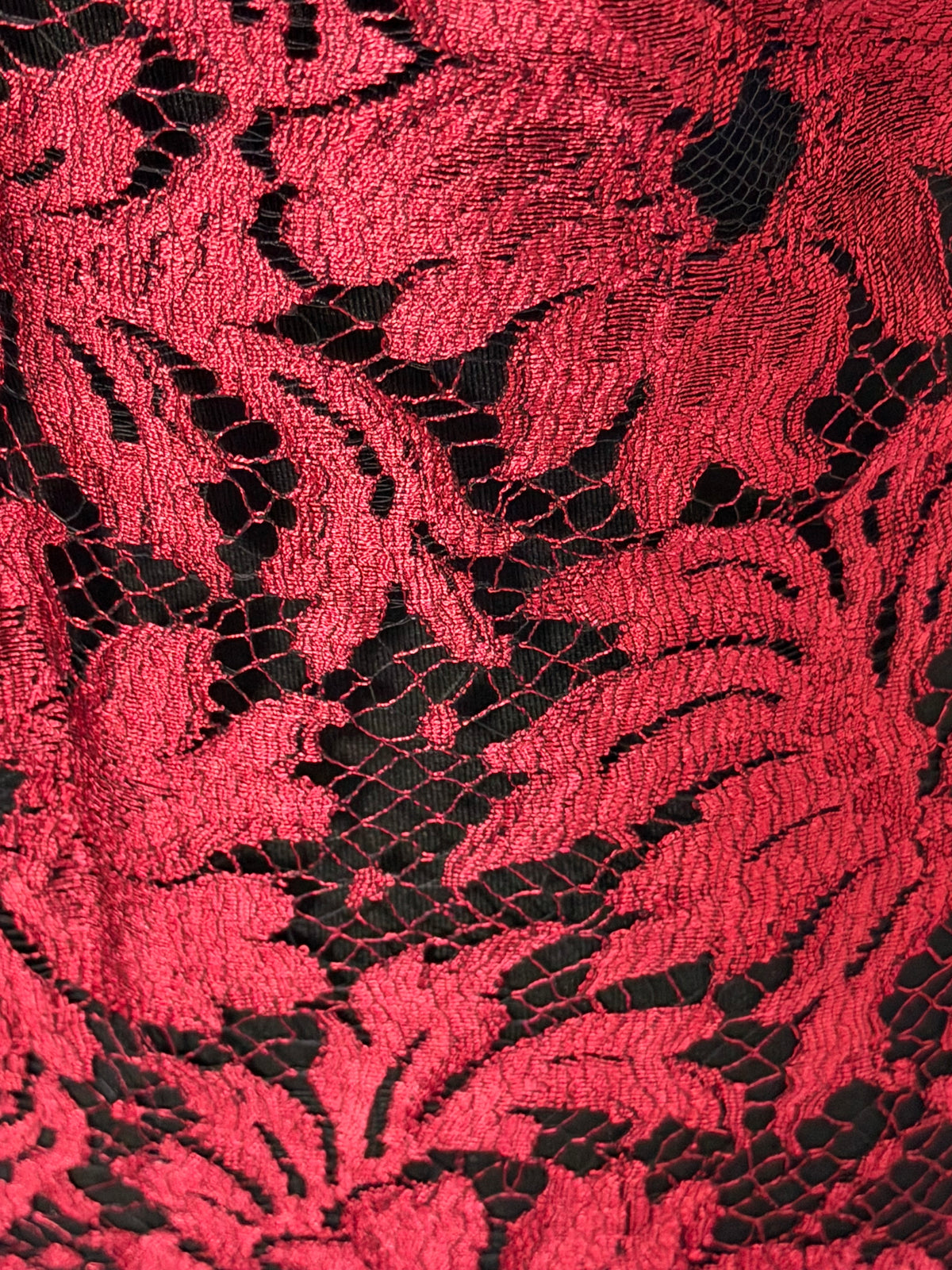 Dentelle Chantilly Rouge - P168