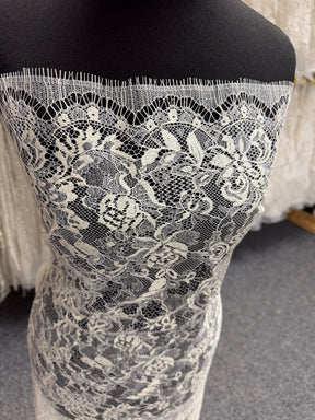 Dentelle de Chantilly ivoire - P173N