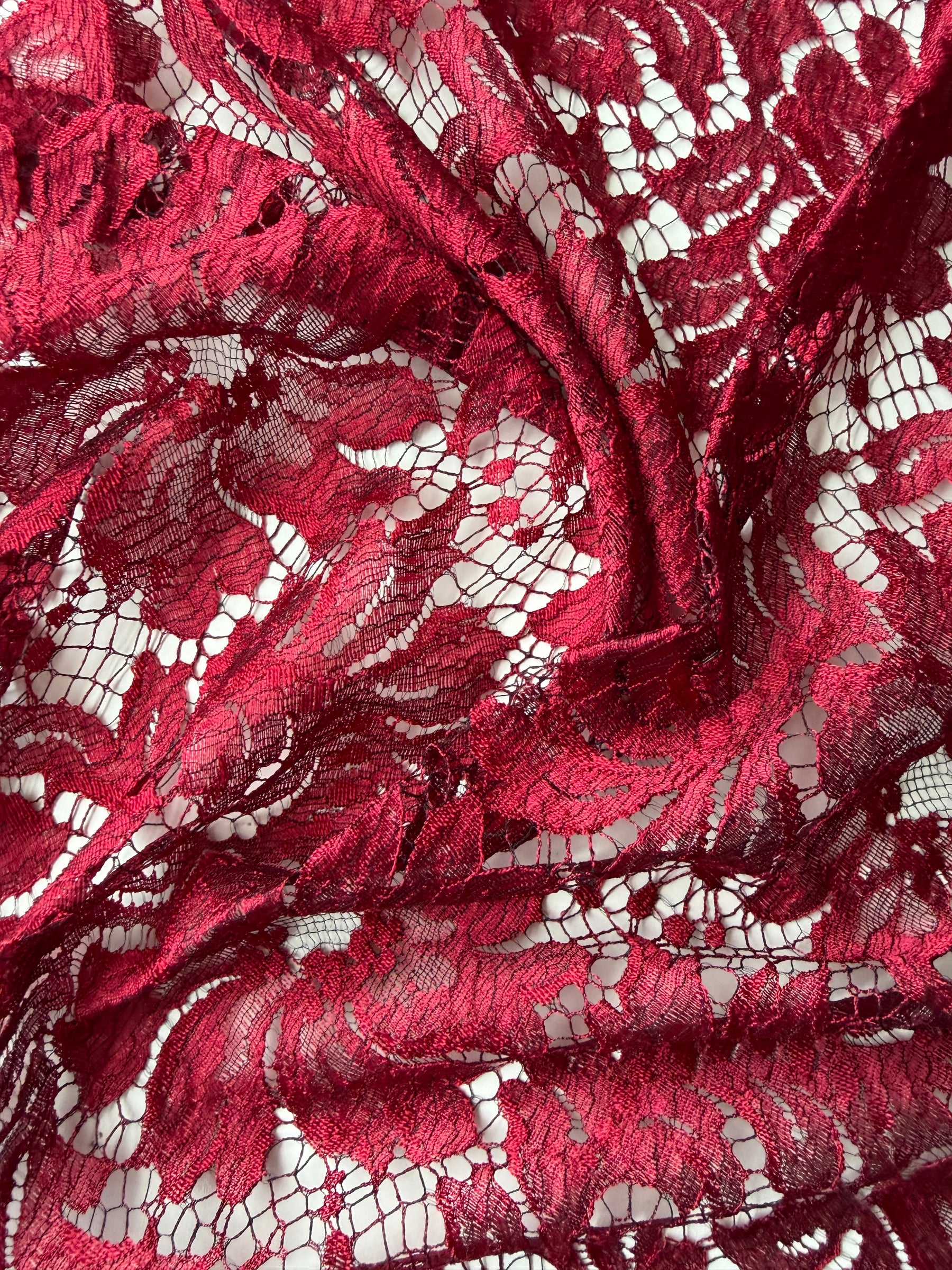 Dentelle Chantilly Rouge - P168