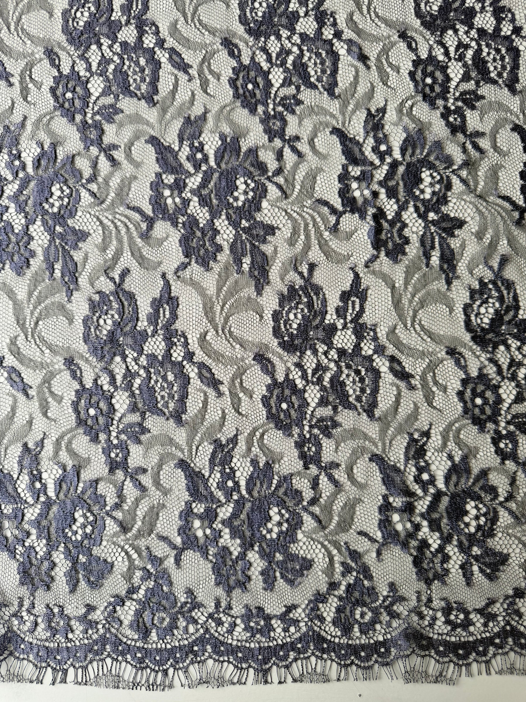 Dentelle Chantilly Raisin & Noire - P176