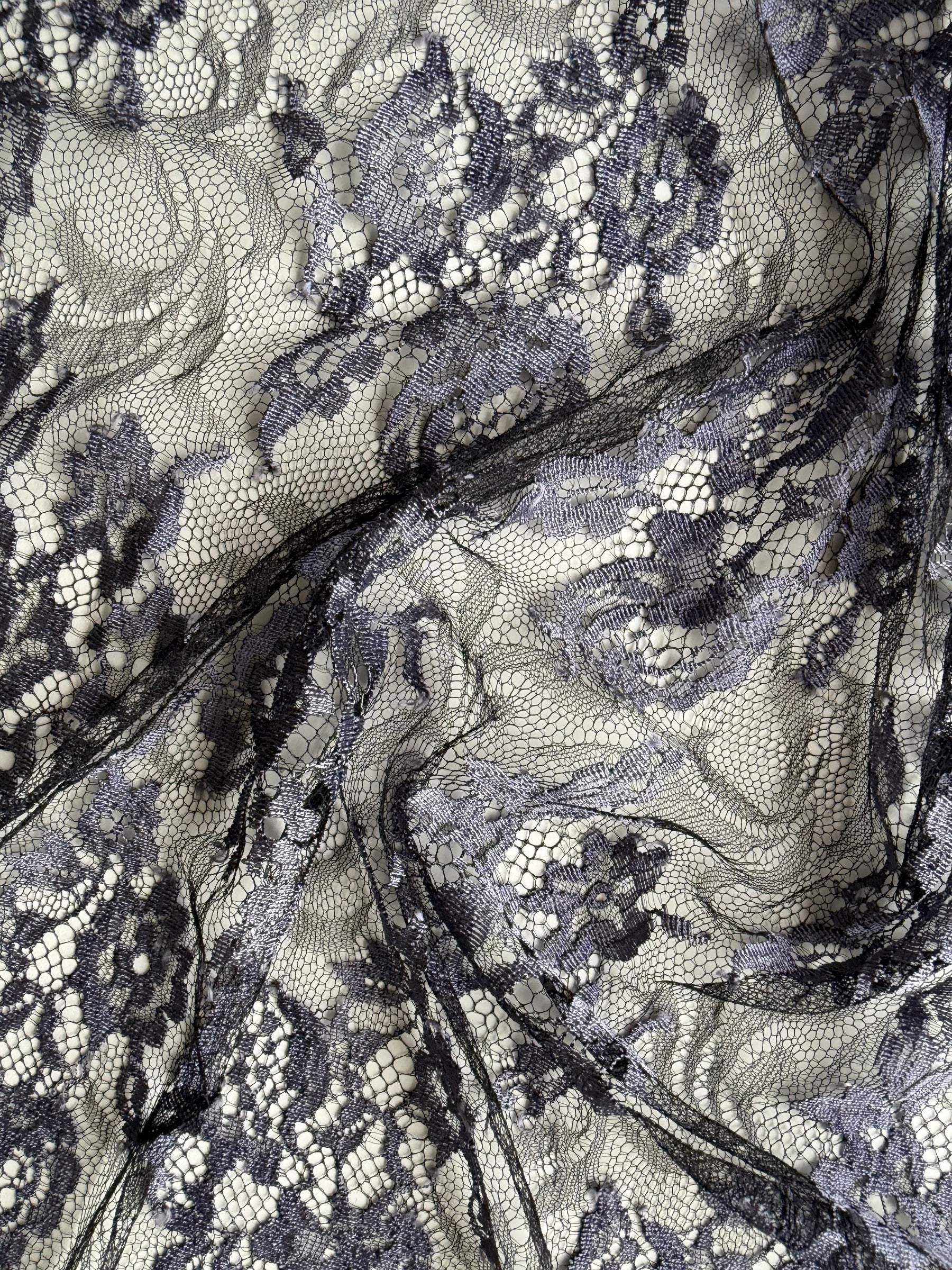 Dentelle Chantilly Raisin & Noire - P176