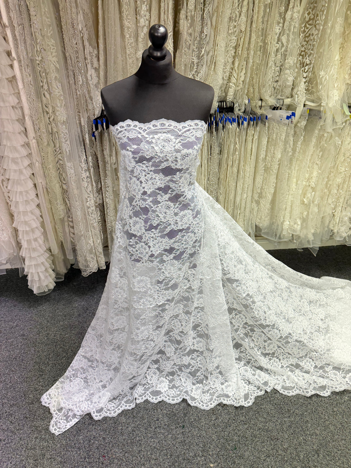 Dentelle blanche à cordonnet - P442