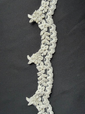 Bordure en dentelle perlée ivoire - T663
