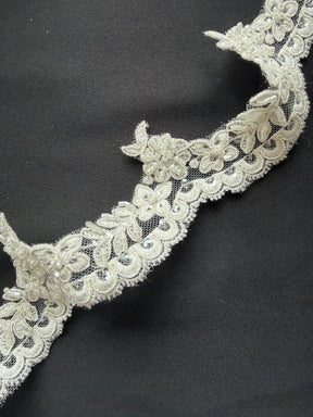 Bordure en dentelle perlée ivoire - T663