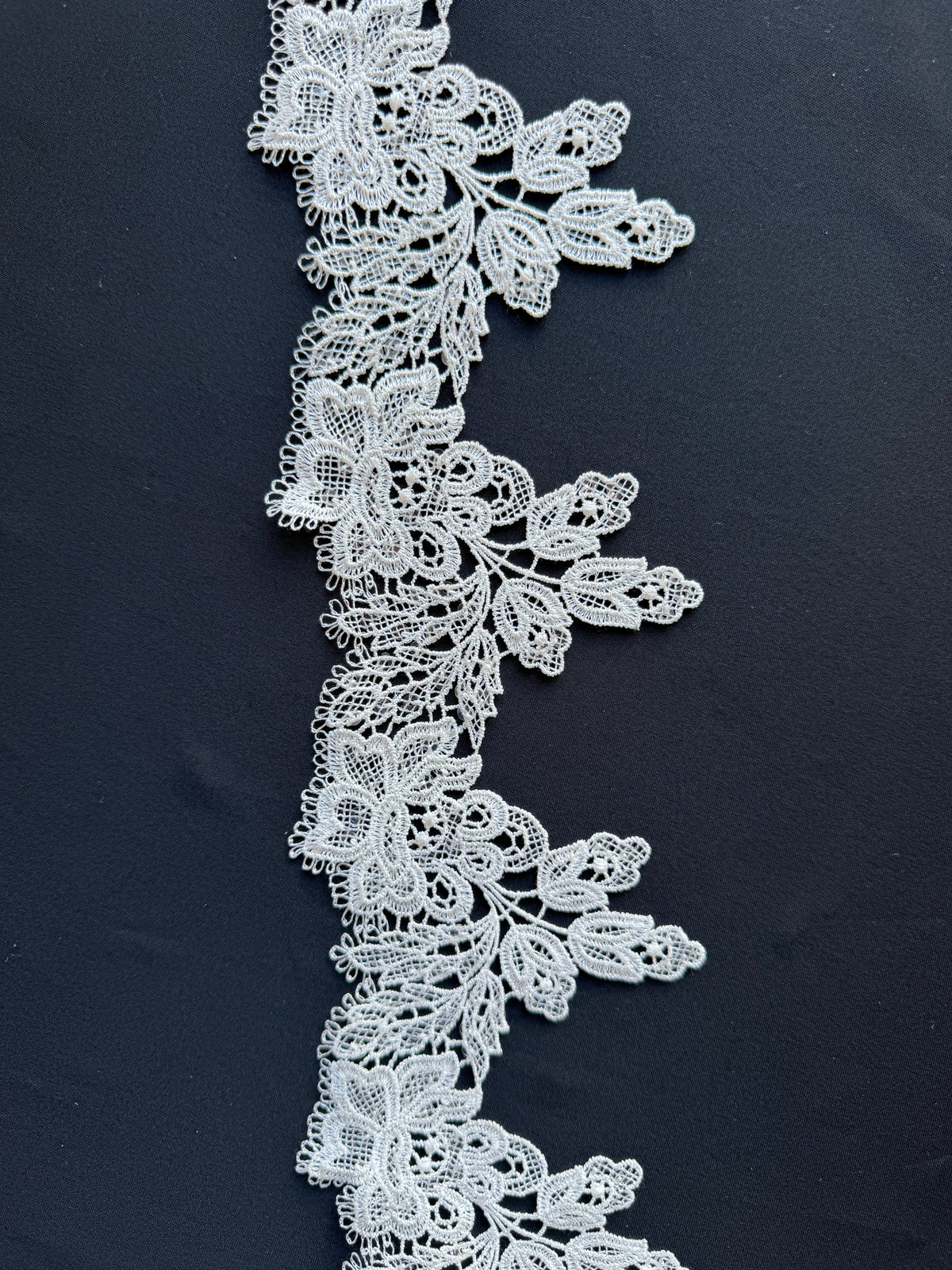 Passementerie dentelle guipure à sequins ivoire - T669