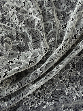Dentelle Chantilly ivoire - P301