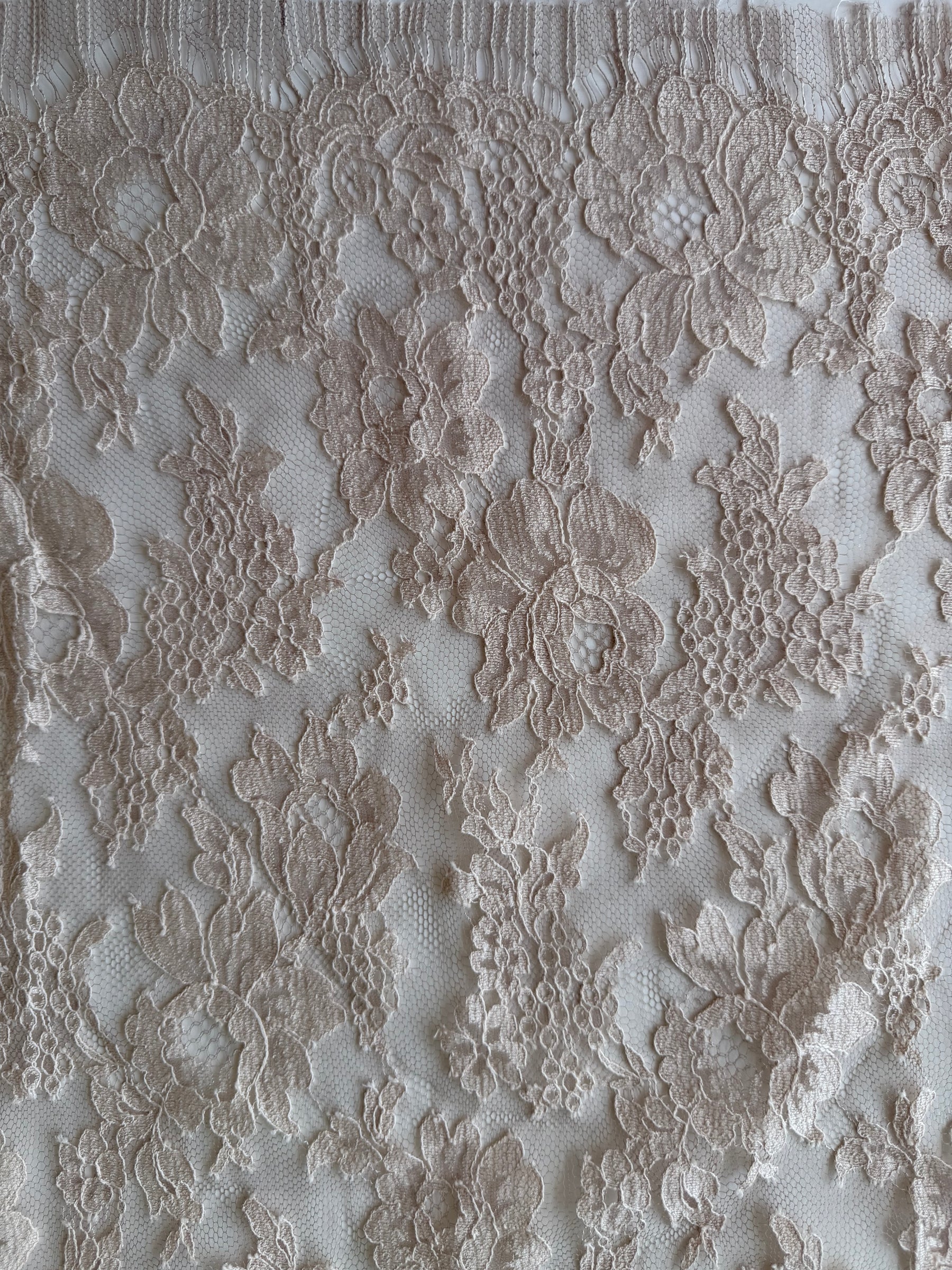 Dentelle de Chantilly Rose Antique - P305 (90cm)