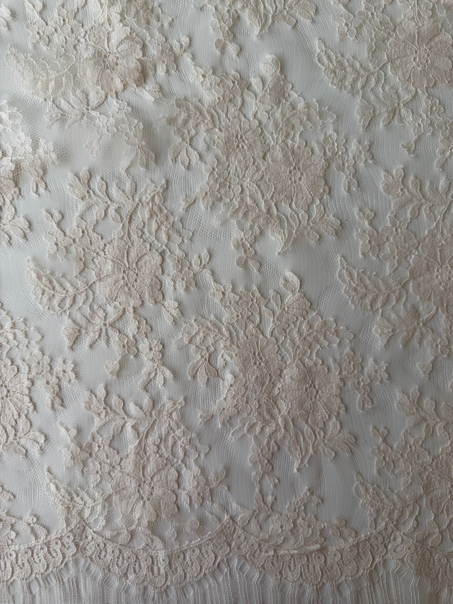 Dentelle de Chantilly Rose Huître - P294