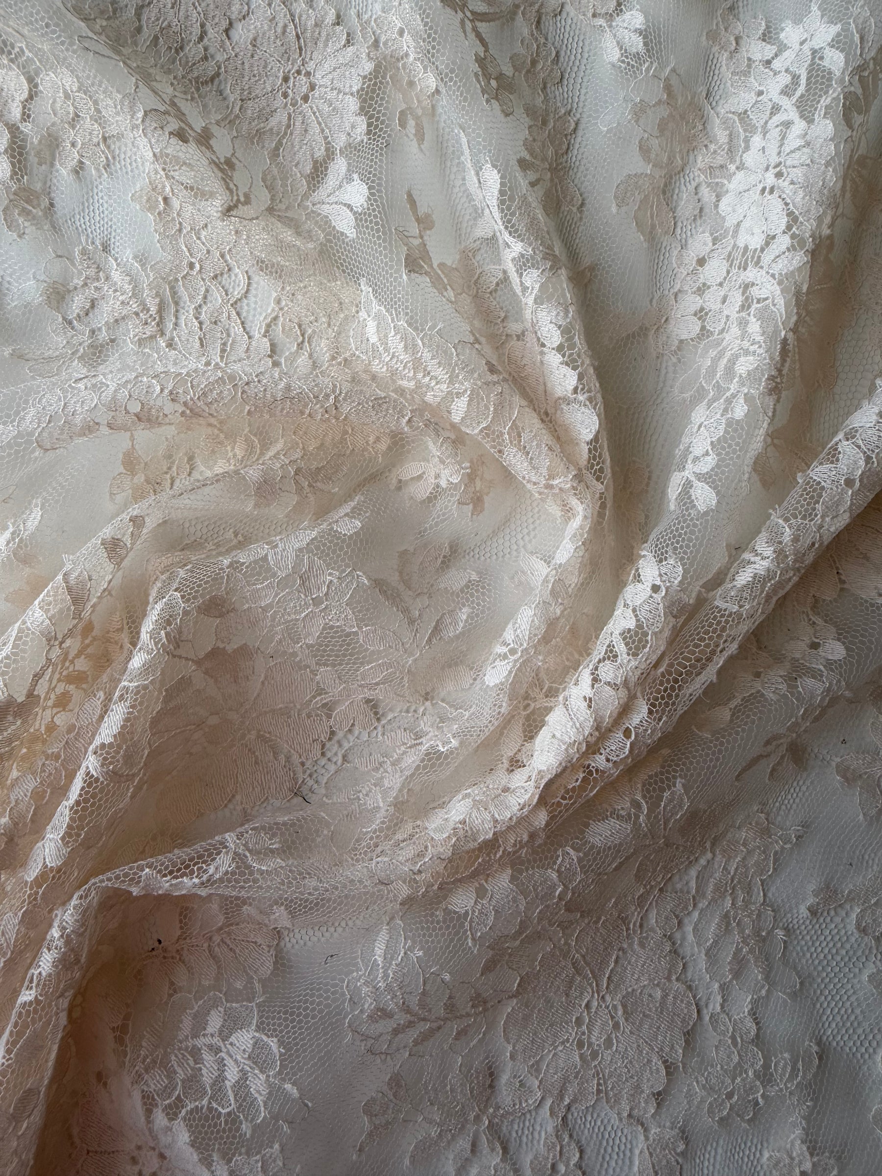Dentelle de Chantilly Rose Huître - P294