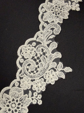 Galon de dentelle brodé ivoire - T746