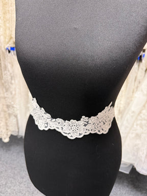 Galon de dentelle brodé ivoire - T746