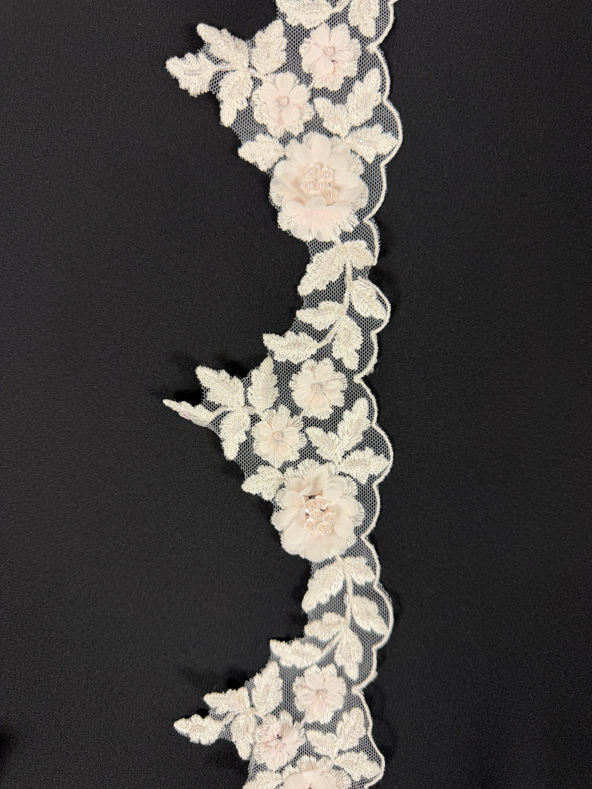 Garniture en dentelle perlée 3D Ivoire/Rose - T714