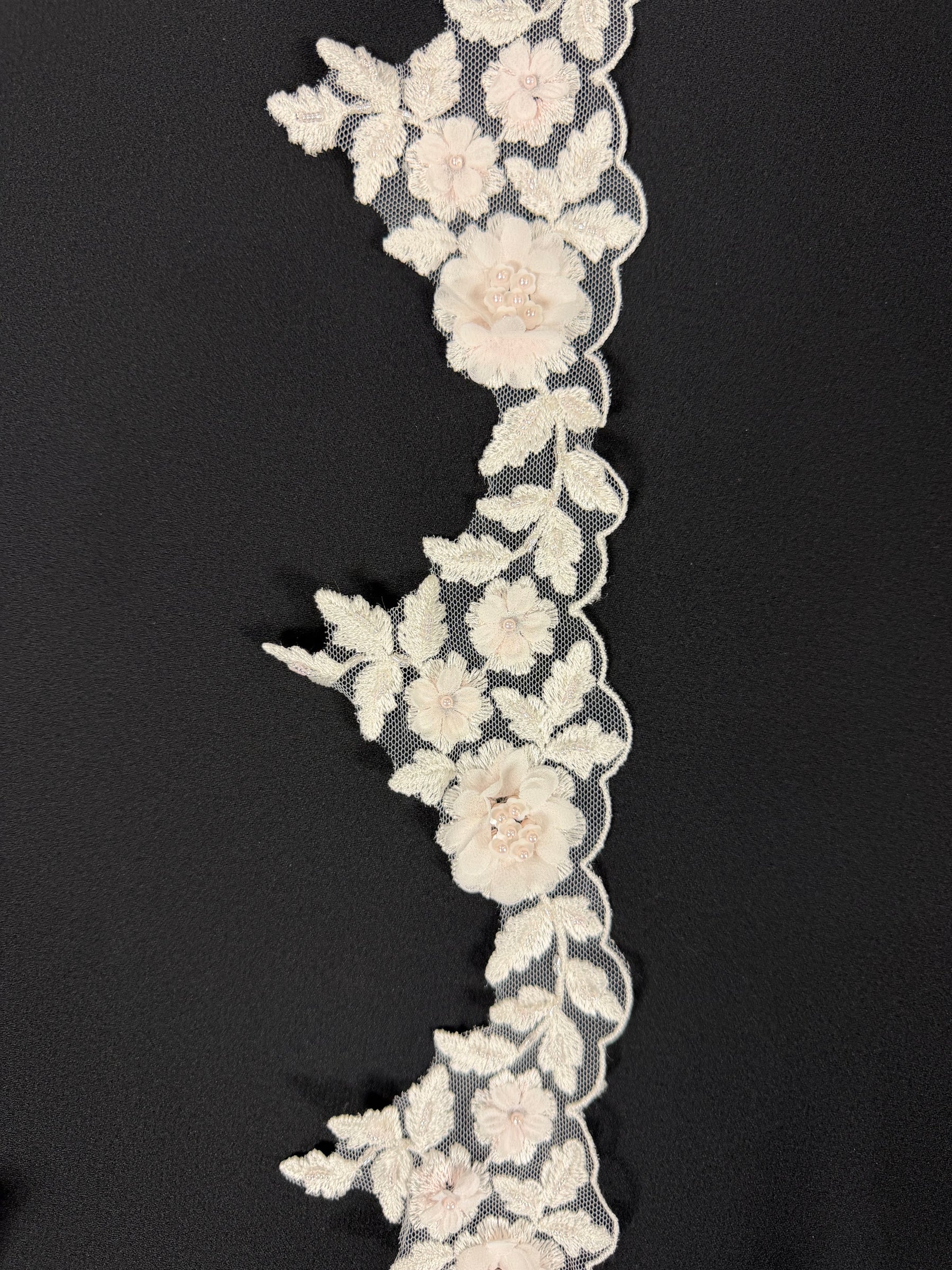 Garniture en dentelle perlée 3D Ivoire/Rose - T714