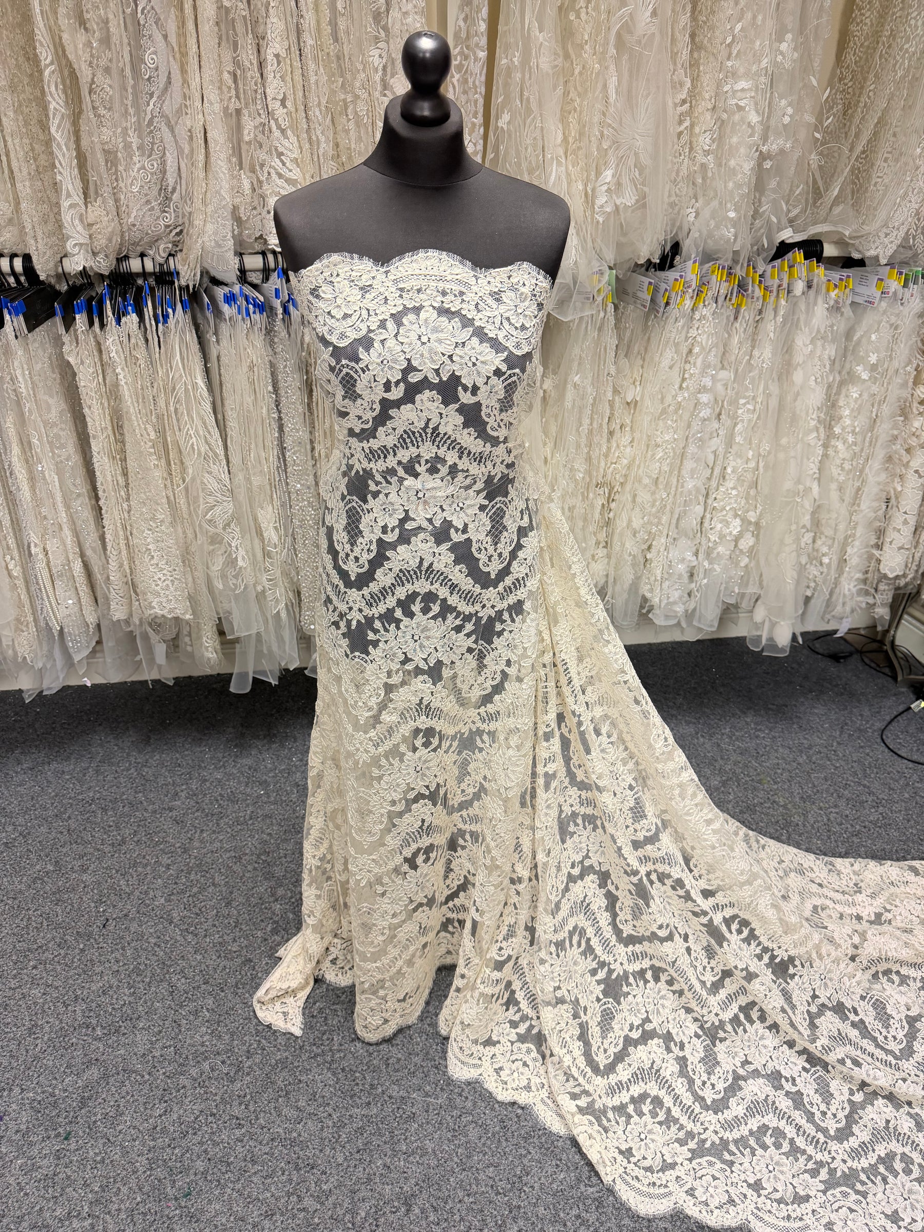 Ivory Corded Chantilly Lace – Moon