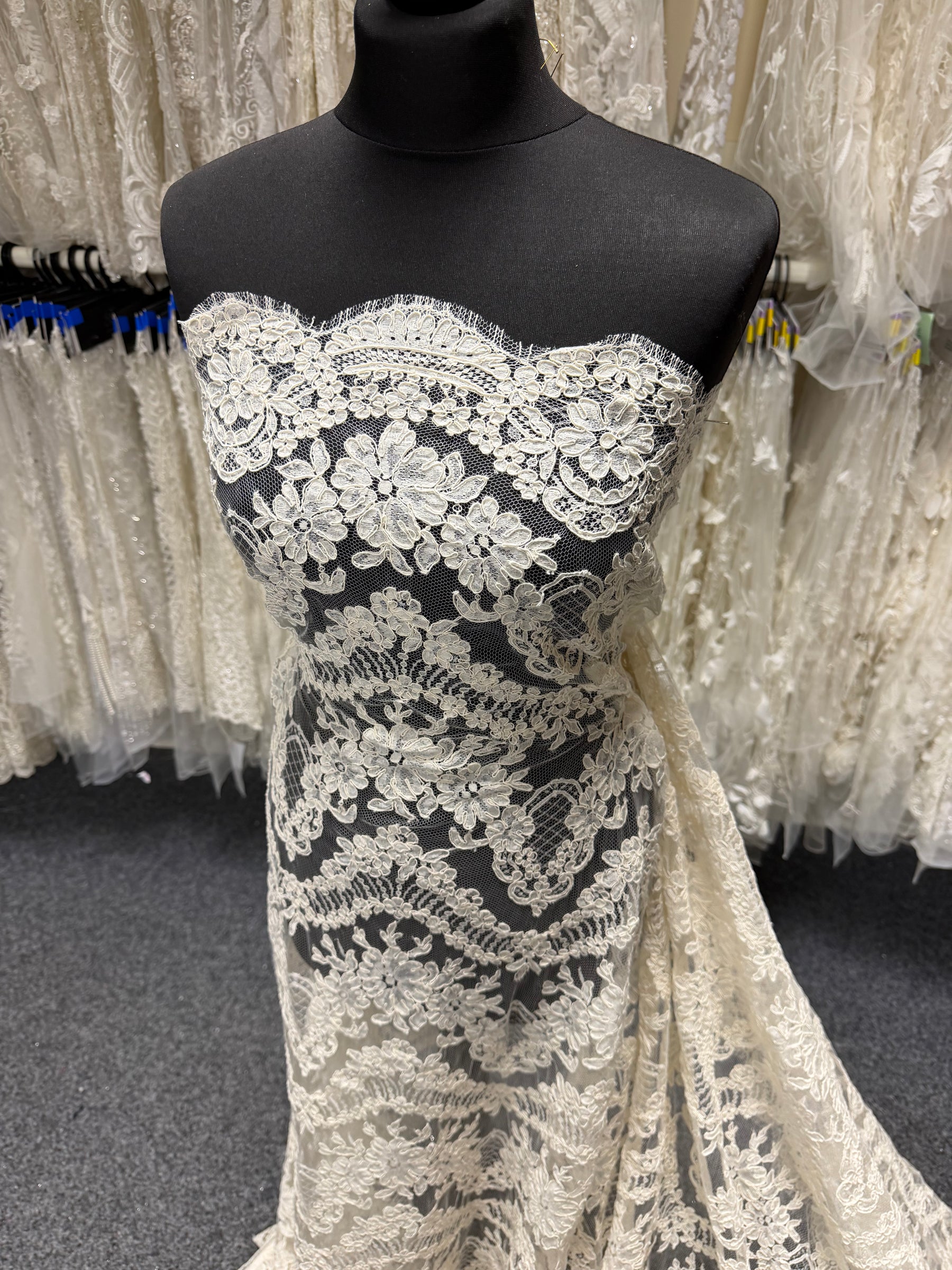 Ivory Corded Chantilly Lace – Moon