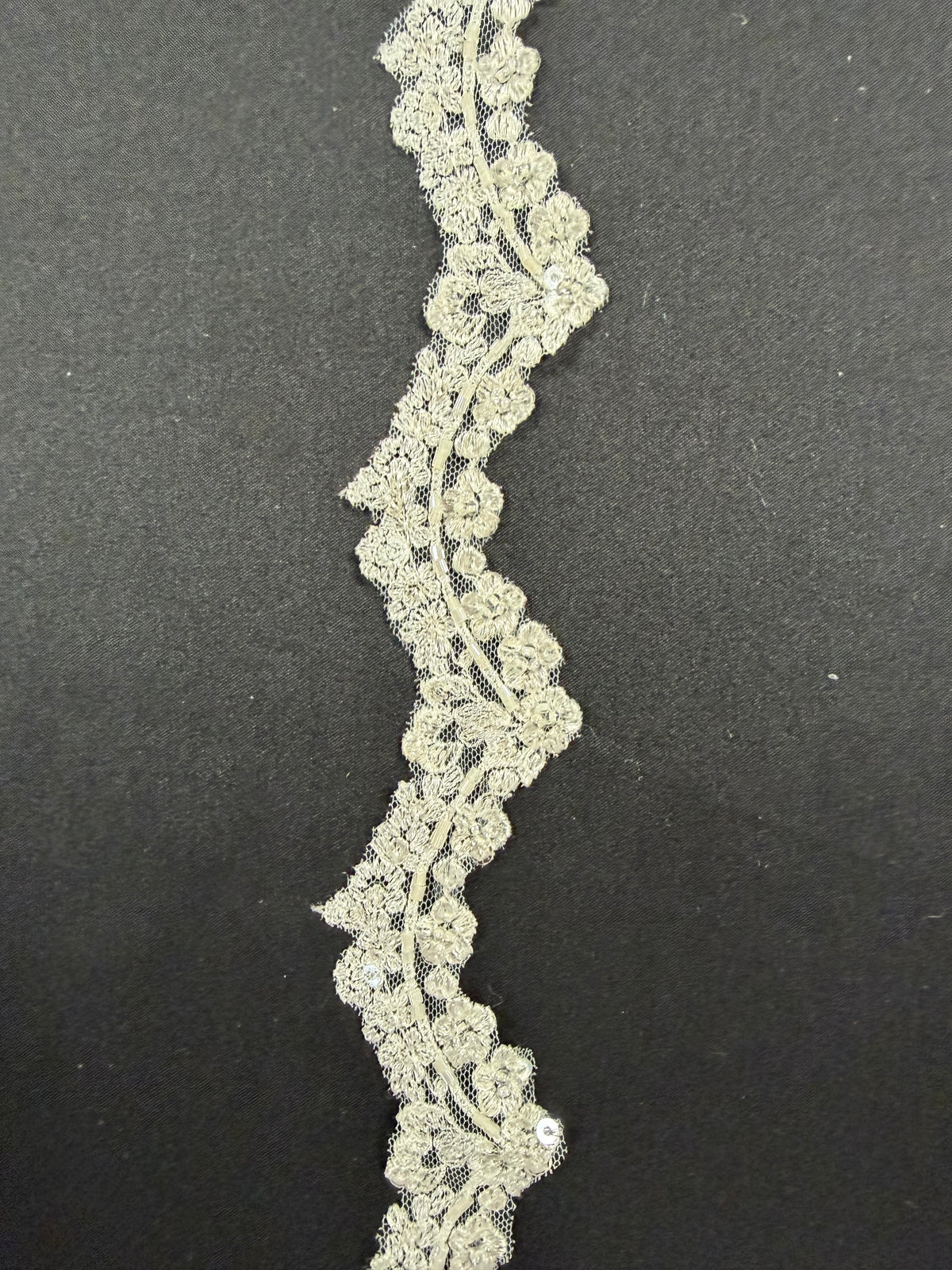 Dentelle perlée ivoire - T745