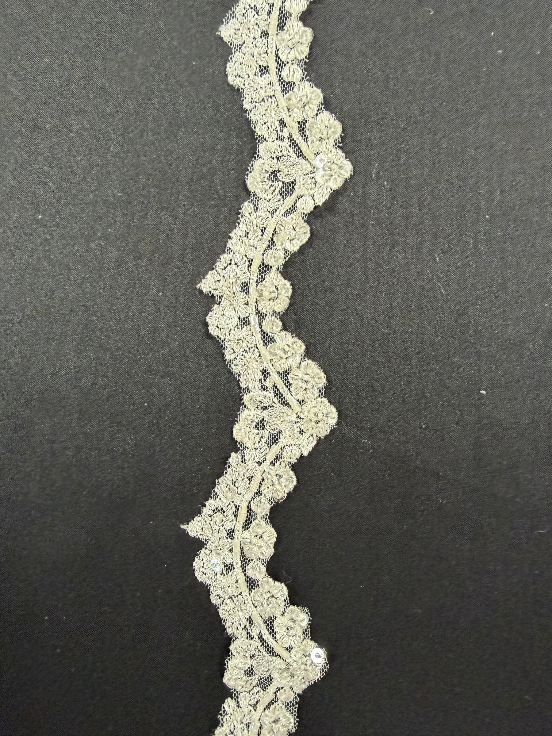 Dentelle perlée ivoire - T745