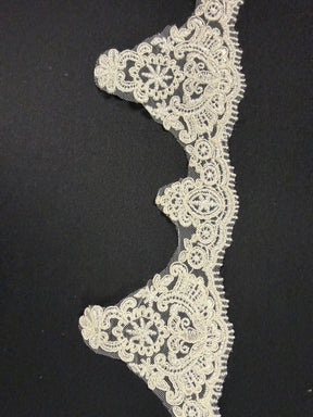 Galon de dentelle festonnée ivoire - T881