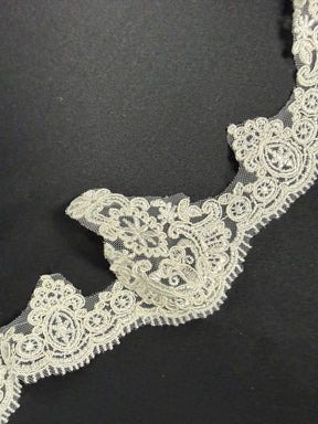 Galon de dentelle festonnée ivoire - T881