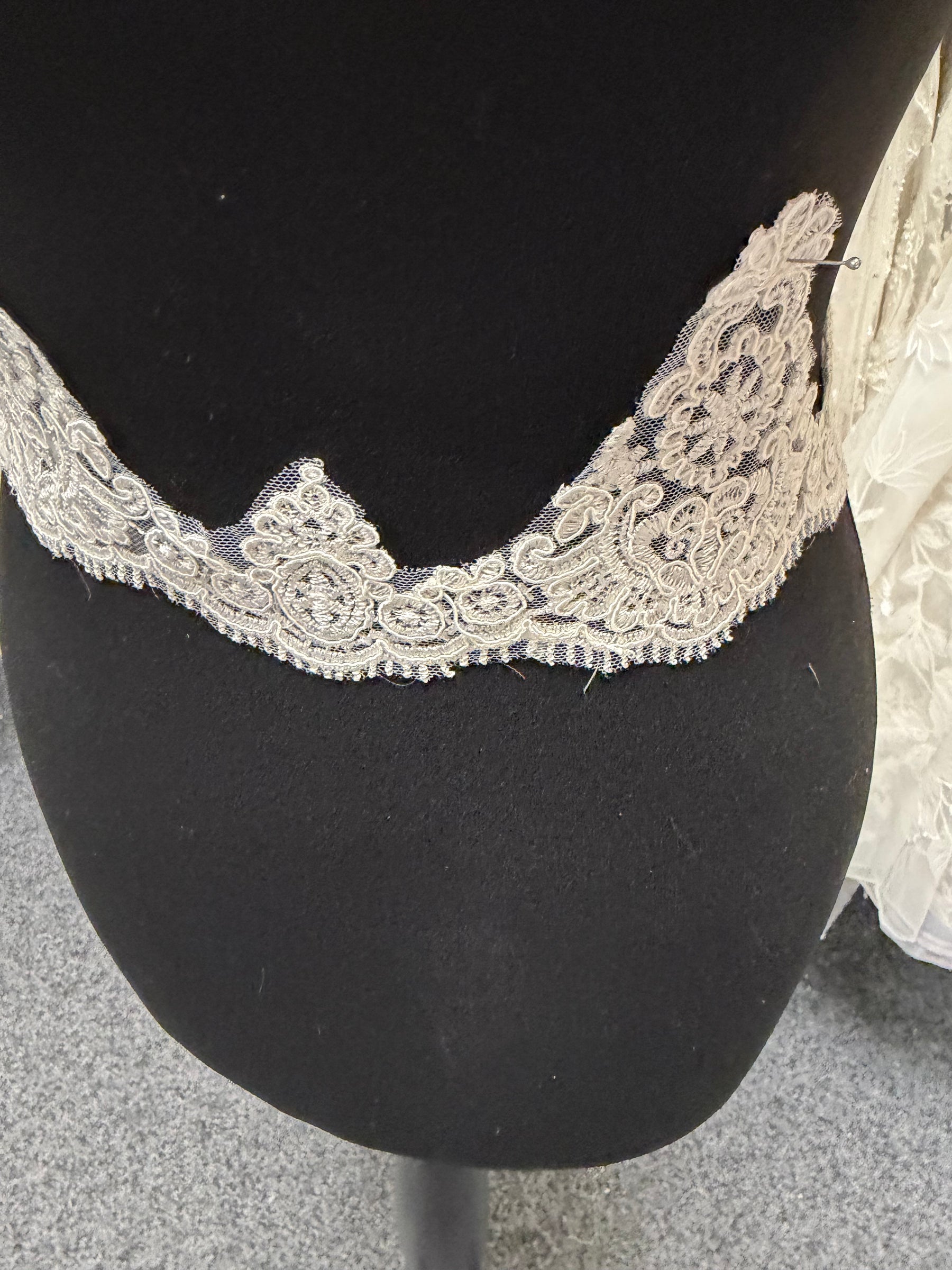 Galon de dentelle festonnée ivoire - T881