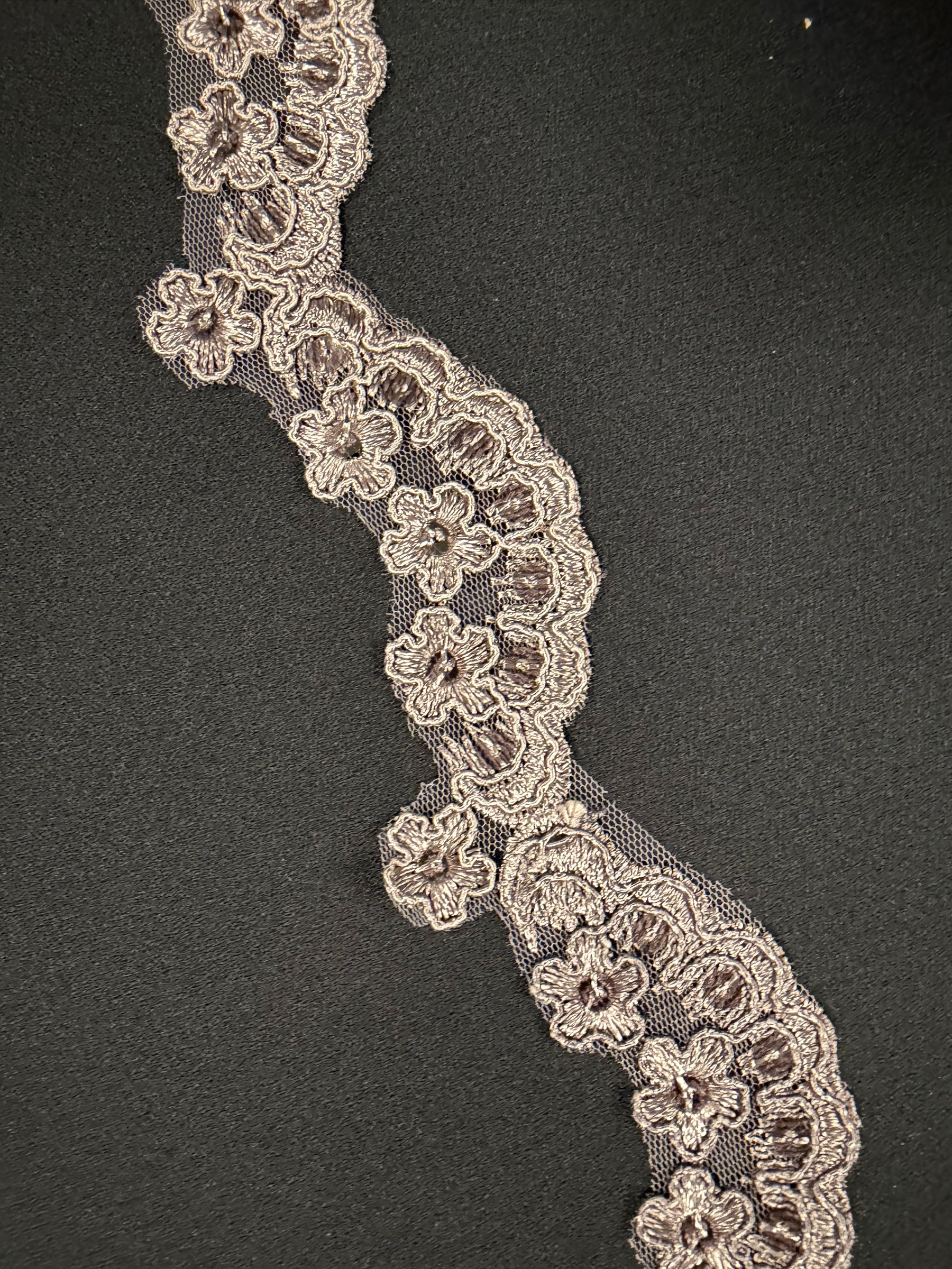 Bordure à paillettes cordée taupe - T713